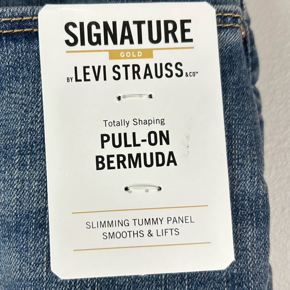 NWT Signature by Levi Strauss Pull On Denim Shorts Size 20 - Picture 3 of 10